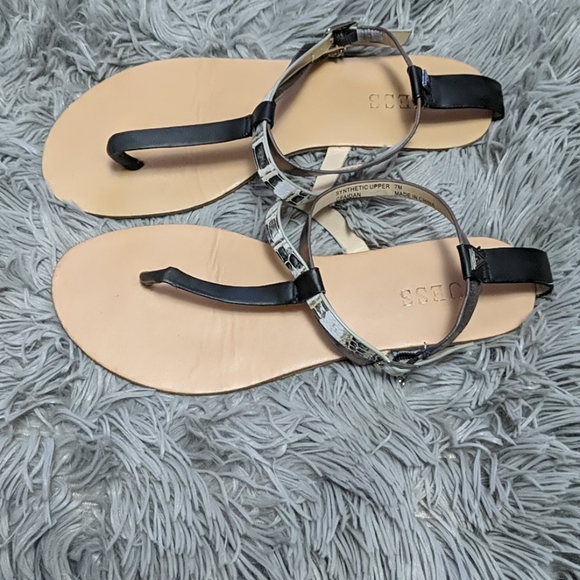Guess python thong sandals🖤🤍 - Picture 3 of 4